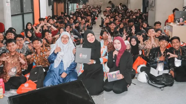 Sesi Pembagian Merchandise & Briefing Mahasiswa